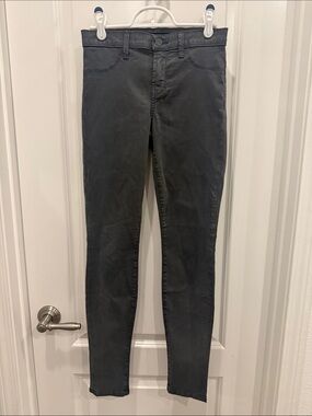 J Brand Skinny Jeans in Armour